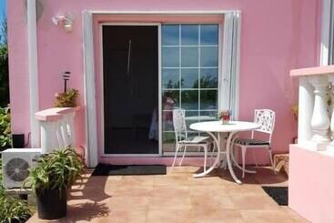 پانسیون Bermuda Connections Guest House