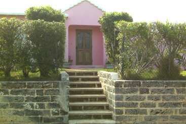 پانسیون Bermuda Connections Guest House