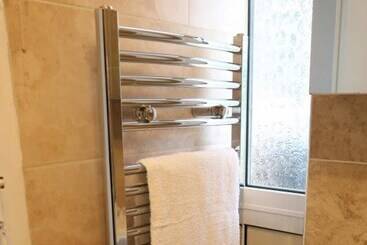 اقامتگاه 12 Guests 5 Bedroom House In Central Birmingham