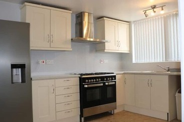اقامتگاه 12 Guests 5 Bedroom House In Central Birmingham