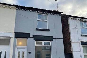 اقامتگاه Immaculate Luxury 2 Bed Apartment In Liverpool