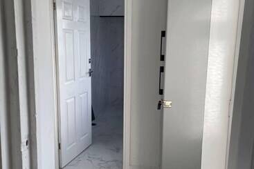 اقامتگاه Immaculate Luxury 2 Bed Apartment In Liverpool