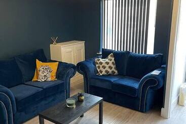 اقامتگاه Immaculate Luxury 2 Bed Apartment In Liverpool