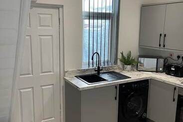 اقامتگاه Immaculate Luxury 2 Bed Apartment In Liverpool