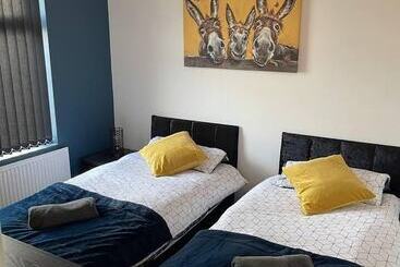 اقامتگاه Immaculate Luxury 2 Bed Apartment In Liverpool