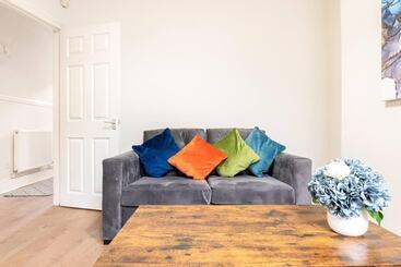 اقامتگاه Inviting 3 Bedroom Home In Liverpool With Parking