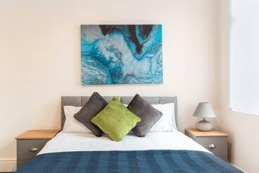 اقامتگاه Inviting 3 Bedroom Home In Liverpool With Parking