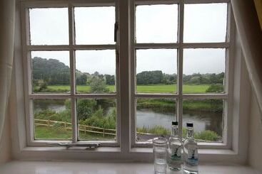 The Chainbridge Inn