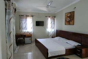 هتل Apple Royal Lodge