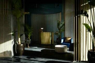 Skylark, Aluma Hotel & Resort
