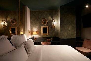 Skylark, Aluma Hotel & Resort
