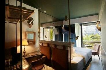 Skylark, Aluma Hotel & Resort