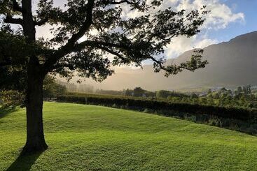 پانسیون La Cotte The Manor House