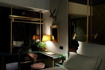 Skylark, Aluma Hotel & Resort
