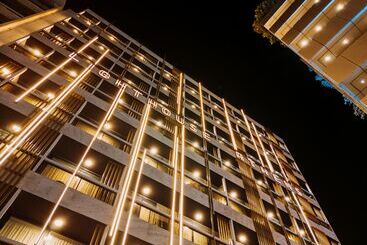Skylark, Aluma Hotel & Resort