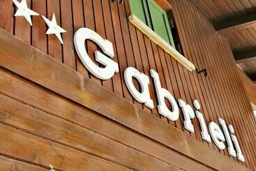 تختخواب و صبحانه Garni Gabrieli