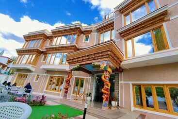 Sangaylay Palace - Manali
