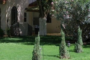 هتل Tavares Inn