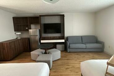 هتل Wingate By Wyndham Hattiesburg