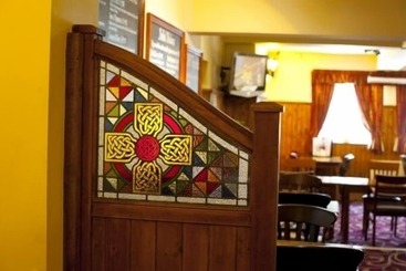 تختخواب و صبحانه The Bull Inn