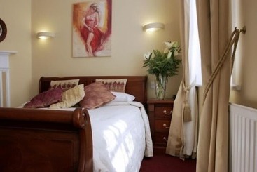 تختخواب و صبحانه The Bull Inn