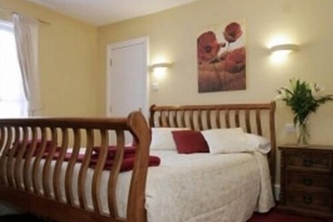 تختخواب و صبحانه The Bull Inn