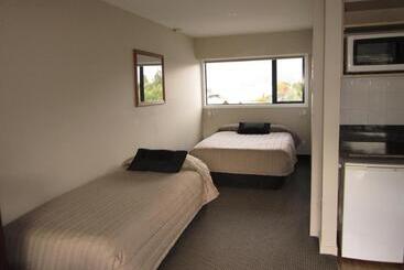 Four Seasons Motel