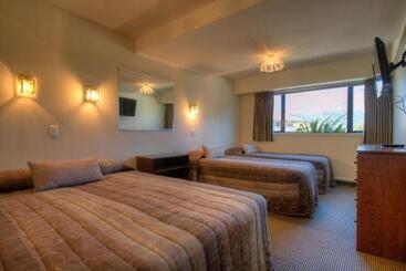 Four Seasons Motel