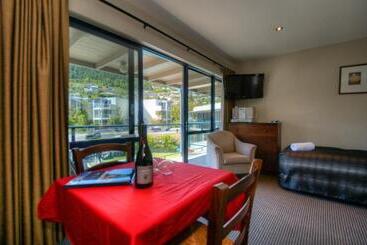 Four Seasons Motel