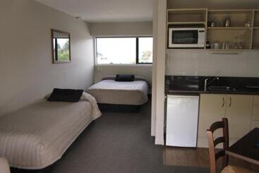 Four Seasons Motel