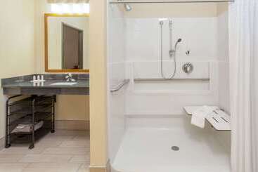 هتل Baymont By Wyndham Grand Forks