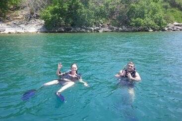 هتل Blue Zebra Island Lodge