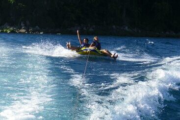 هتل Blue Zebra Island Lodge