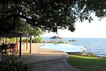 هتل Blue Zebra Island Lodge