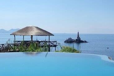 هتل Blue Zebra Island Lodge