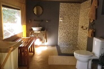 هتل Blue Zebra Island Lodge