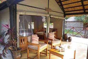 هتل Blue Zebra Island Lodge
