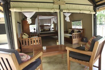 هتل Blue Zebra Island Lodge