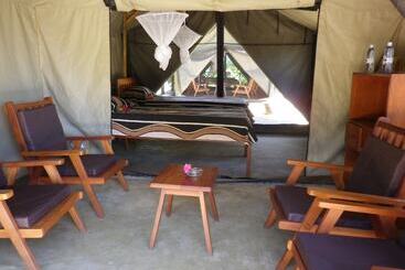 هتل Blue Zebra Island Lodge