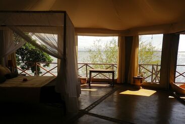 هتل Blue Zebra Island Lodge