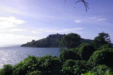 هتل Blue Zebra Island Lodge