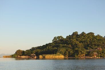 هتل Blue Zebra Island Lodge