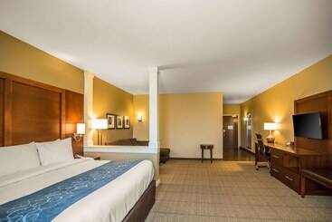 هتل Comfort Suites Dodge City