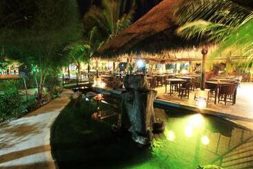هتل Crocobeach
