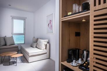 هتل Enorme Ammos Beach Resort