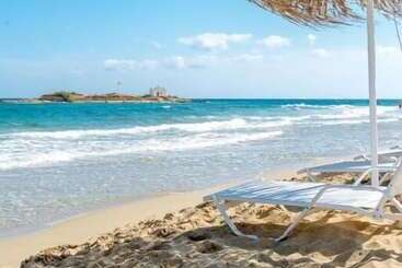 هتل Enorme Ammos Beach Resort