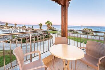 هتل Grand Blue Beach