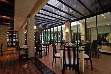 هتل Kiss Gardenhome Chic