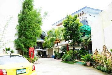 هتل Reyna S The Haven And Gardens