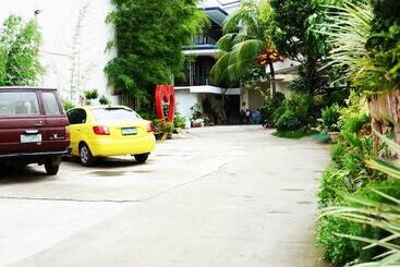 هتل Reyna S The Haven And Gardens